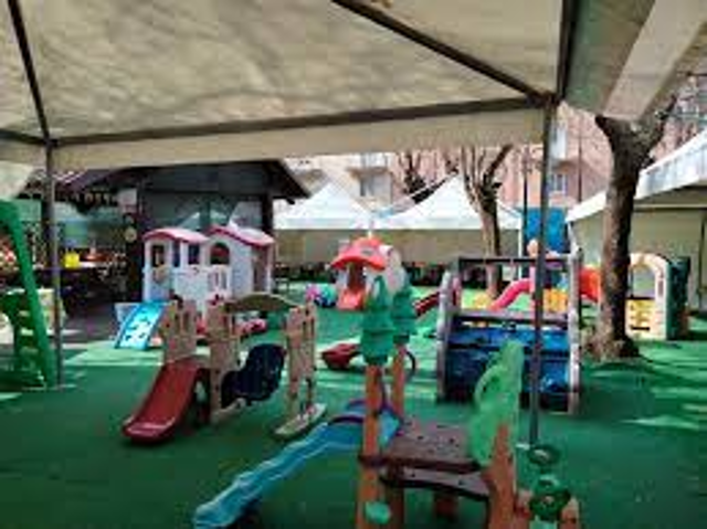 Affidamento in concessione di un’area comunale all’interno dei giardini di piazza Marconi da adibire a parco giochi gonfiabili e ad attivita’ ludico-ricreative. 