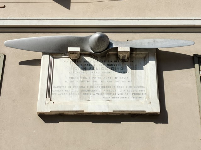 Memorial plaque to the aviator Gian Felice Gino